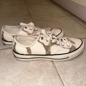 Women’s Converse gold glitter pattern// size 8